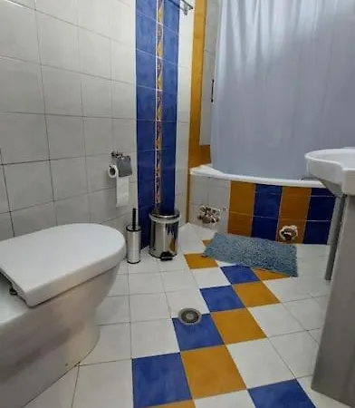με θέα λίμνη Apartment *